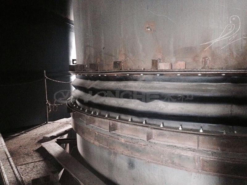 Pure fluorine rubber expansion joint chimney