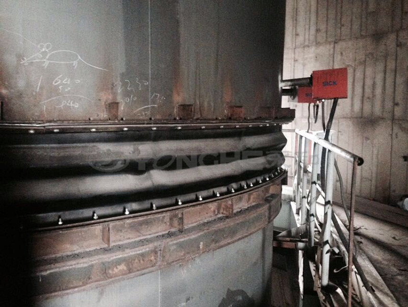 Pure fluorine rubber expansion joint chimney